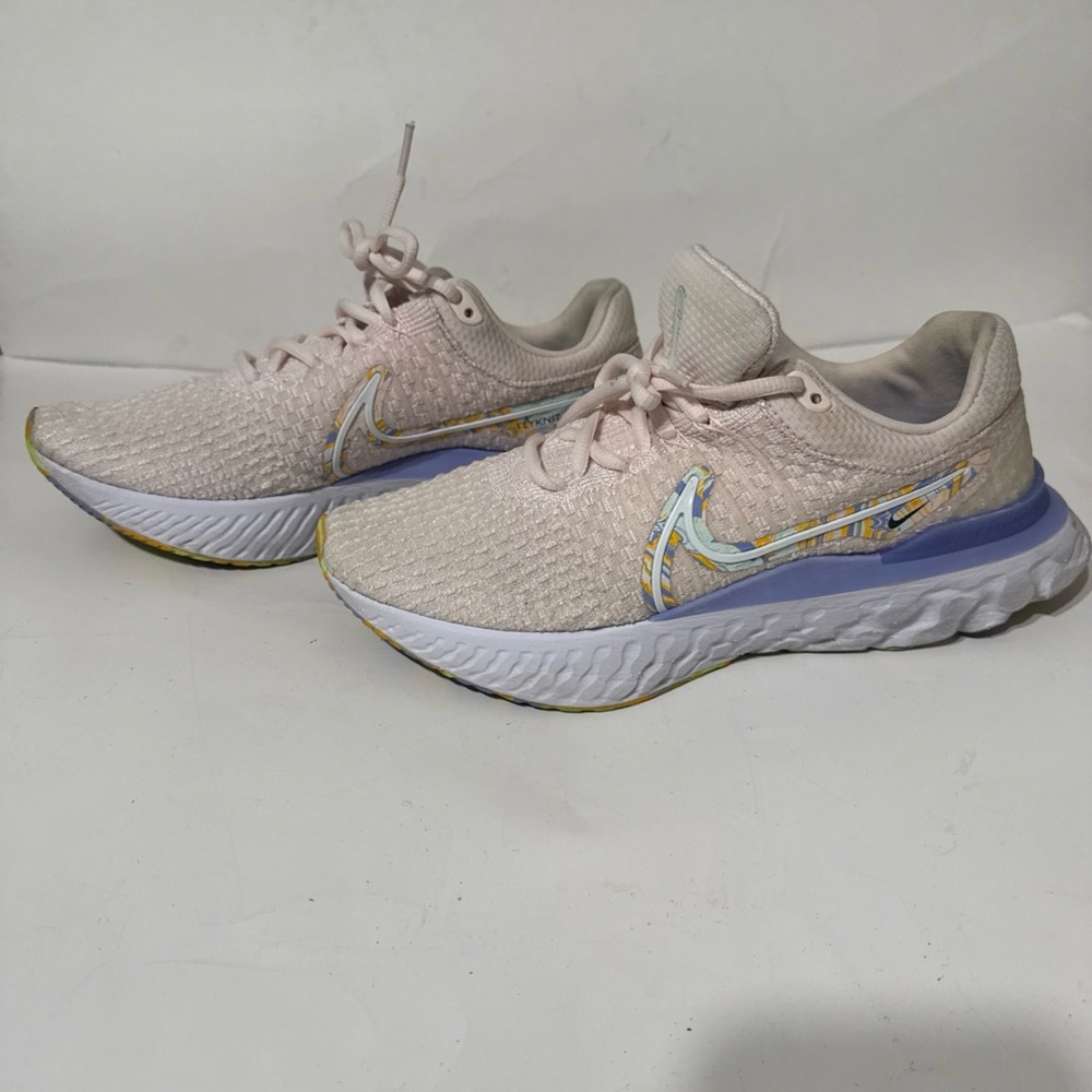 Nike Women's Light Pink Athletic Shoes